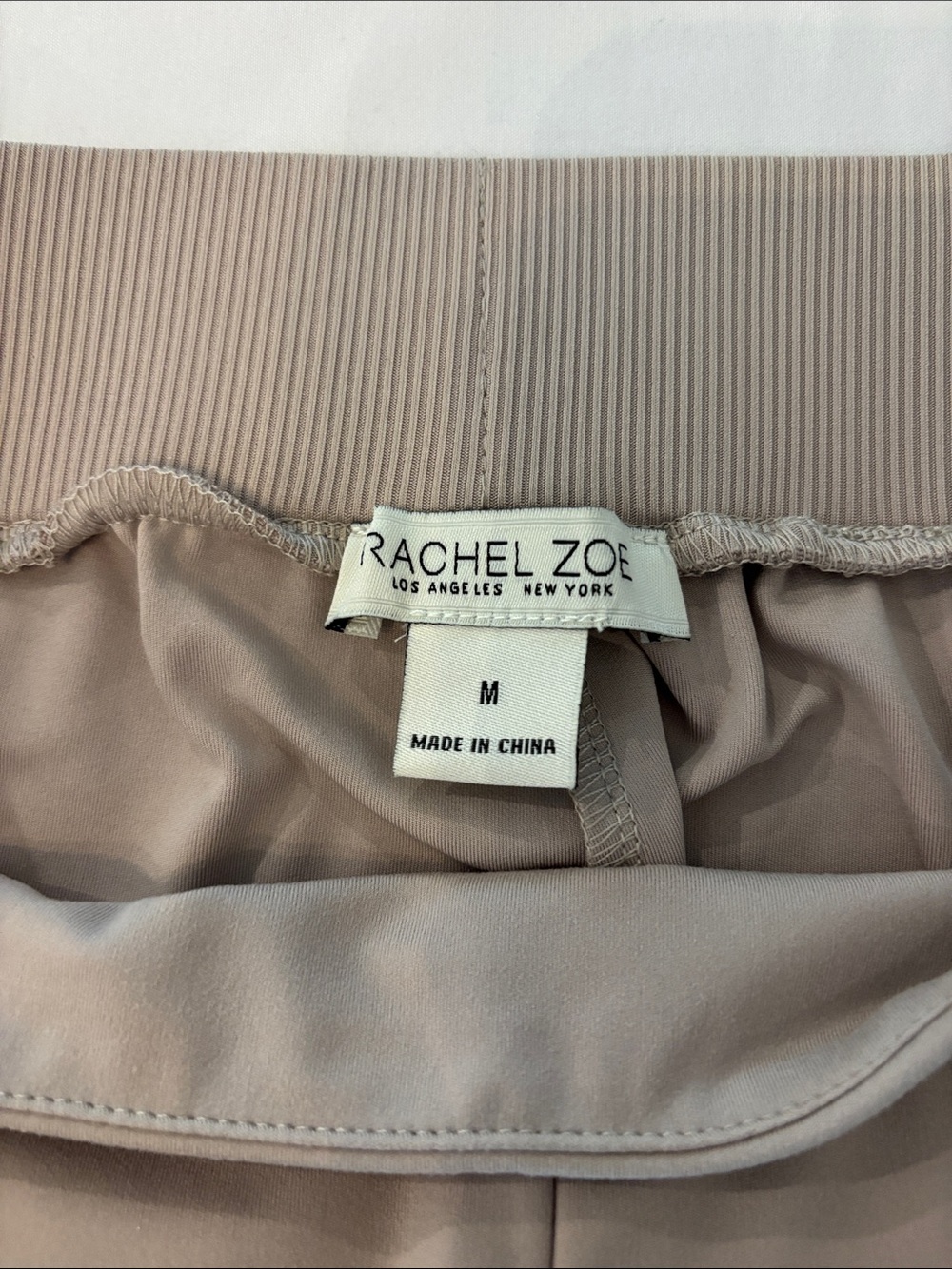 Rachel Zoe women’s Neutral Beige pull on stretchy 3” Shorts. Size Medium - Picture 4 of 6